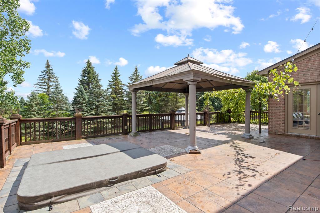 8950 WOODLORE SOUTH Drive, Plymouth, MI 48170 — Photo 57