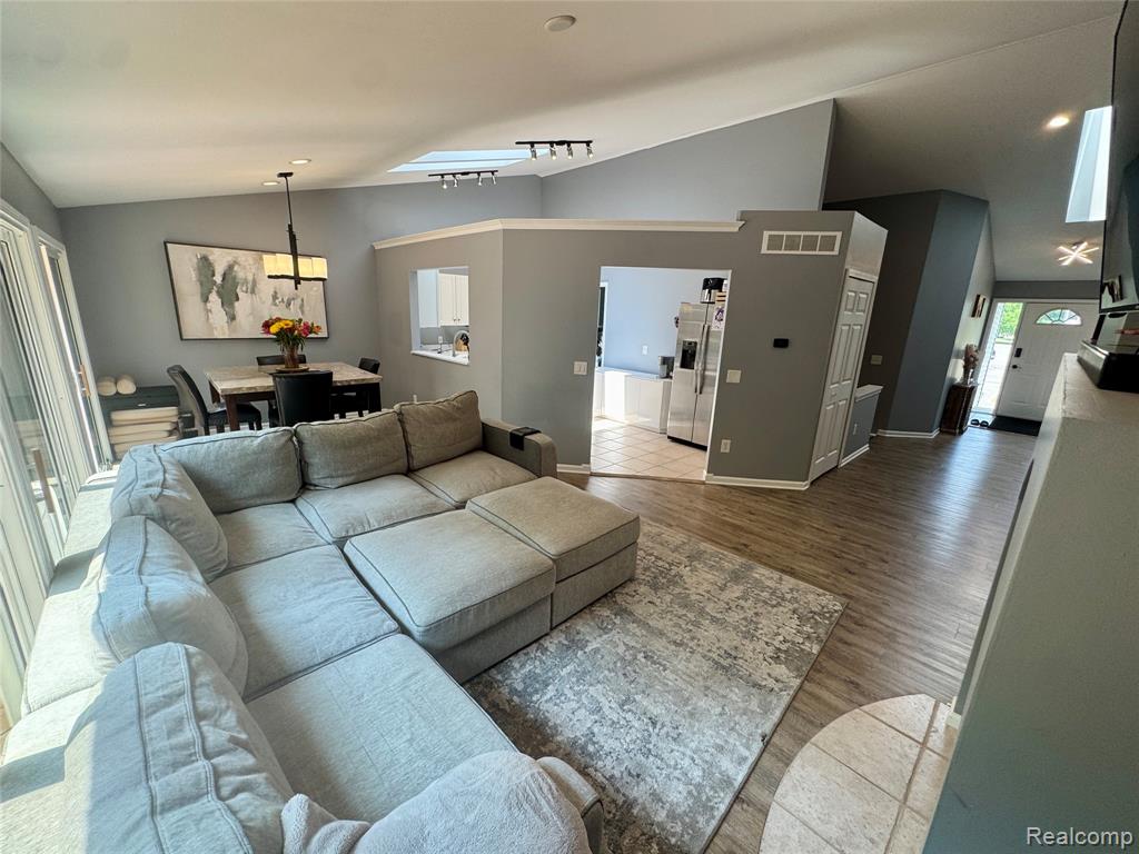 513 River Ridge Drive, Waterford, MI 48327 — Photo 12