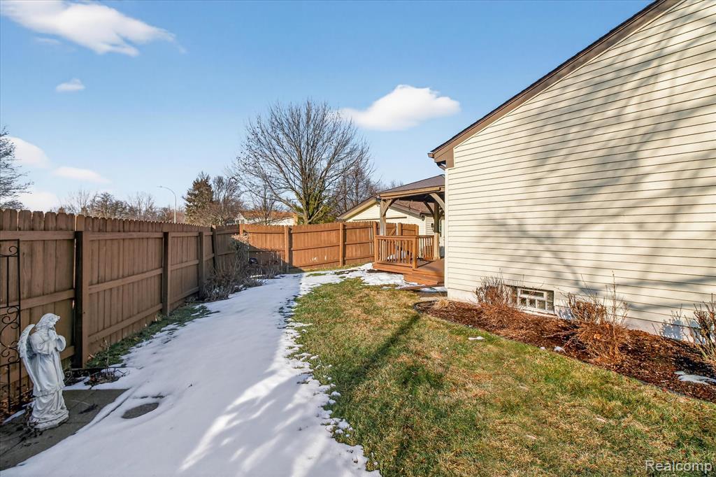 15715 Exeter Court, Fraser, MI 48026 — Photo 29