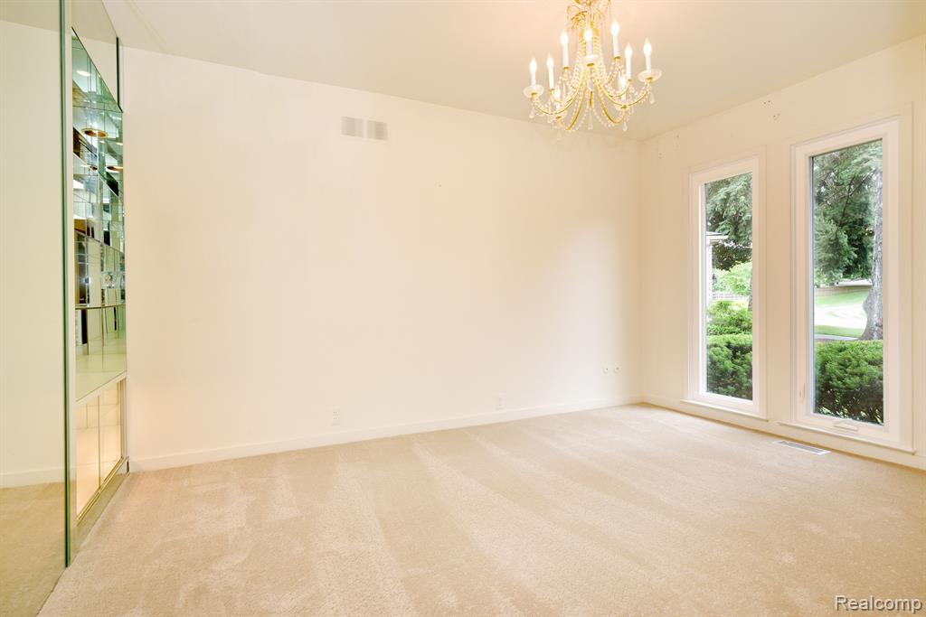 5132 WOODLANDS Lane, Bloomfield Hills, MI 48302 — Photo 15