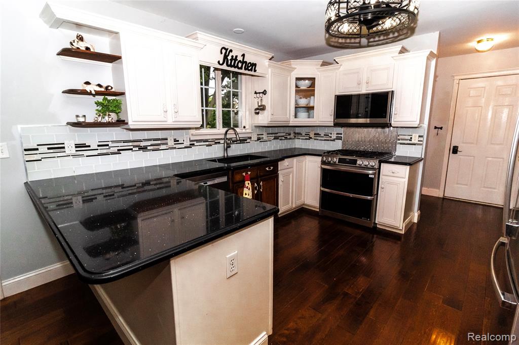 8314 Mill Pointe Court, Goodrich Vlg, MI — Photo 6