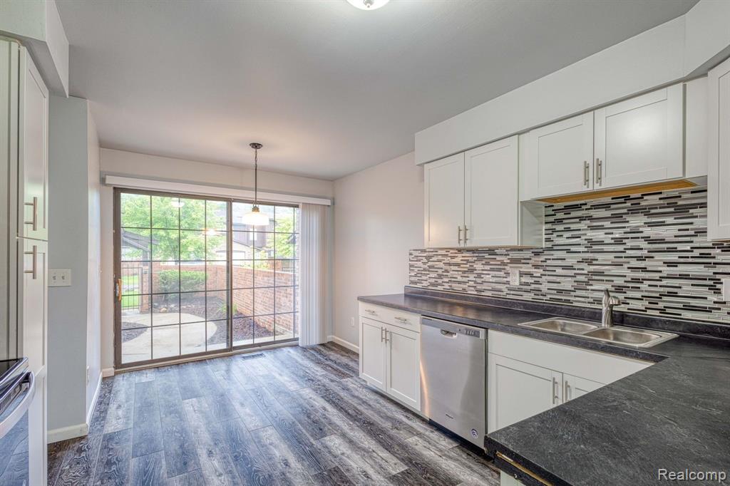 26188 SUMMERDALE Drive, Southfield, MI 48033 — Photo 11