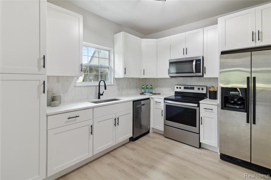 41683 Juniper Circle, Novi, MI 48377 — Photo 9