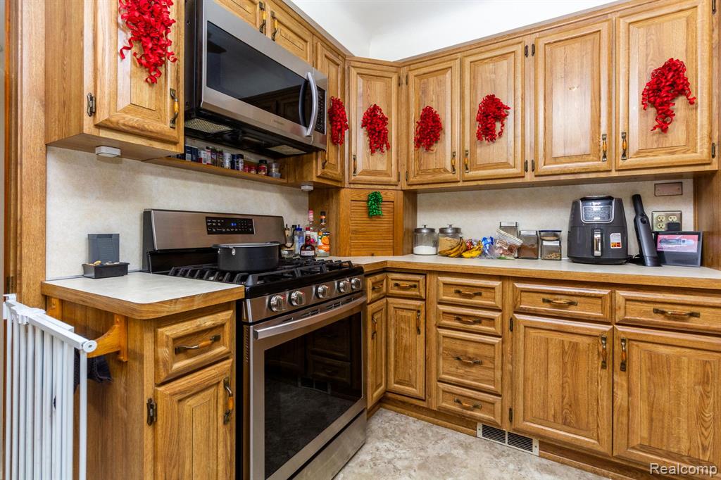 8345 E 14 Mile Road, Sterling Heights, MI 48312 — Photo 9