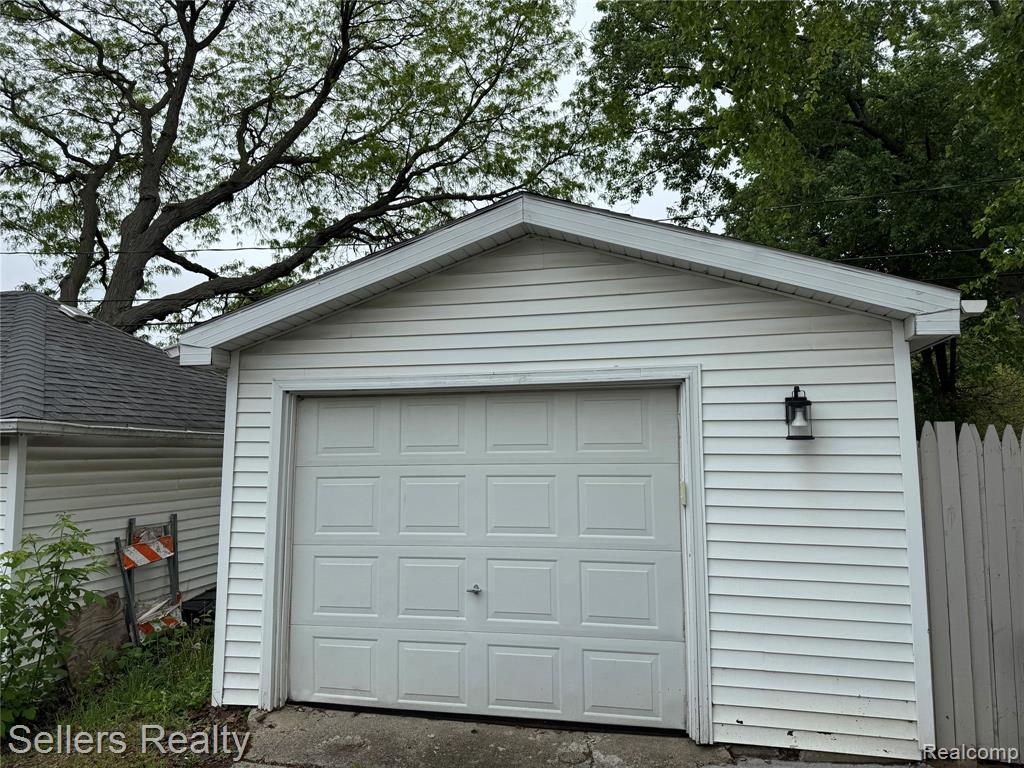 701 Saint Clair Avenue, Flint, MI 48504 — Photo 14