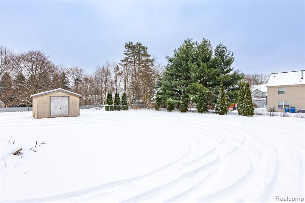 6445 Pontiac Lake Road, Waterford, MI 48327 — Photo 42