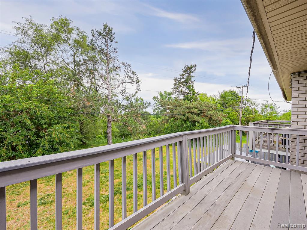 132 Huronview Court, White Lake, MI — Photo 26