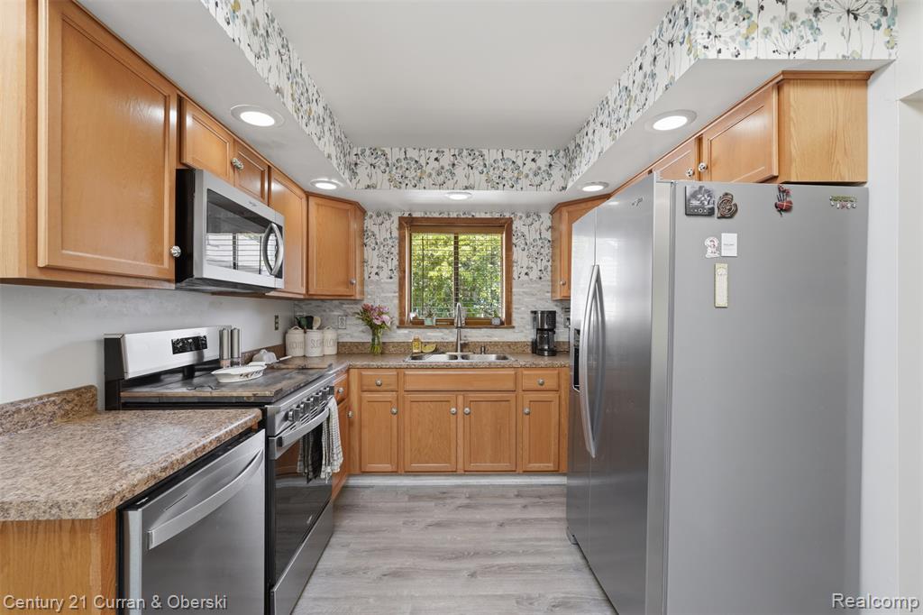 8303 Lagoon Street, Commerce Twp, MI 48382 — Photo 13