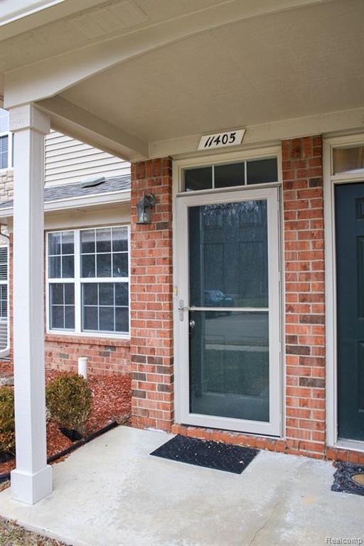 11405 N Woods Drive, Shelby Twp, MI 48317 — Photo 3