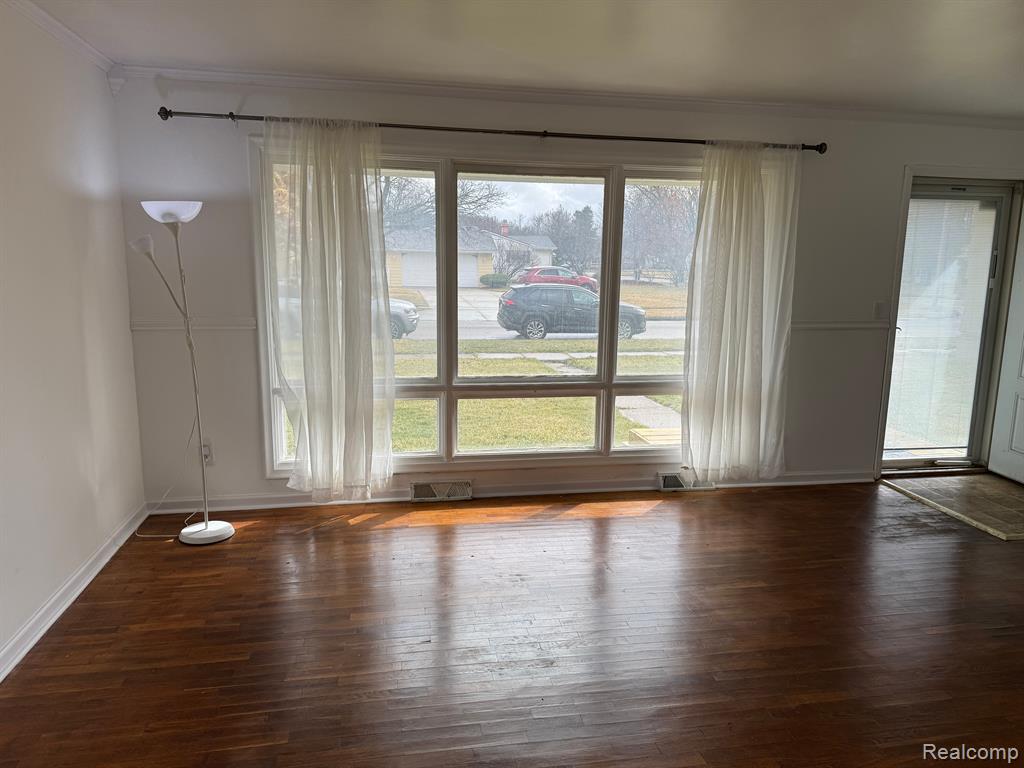 5520 Litchfield Drive, Flint, MI 48532 — Photo 2