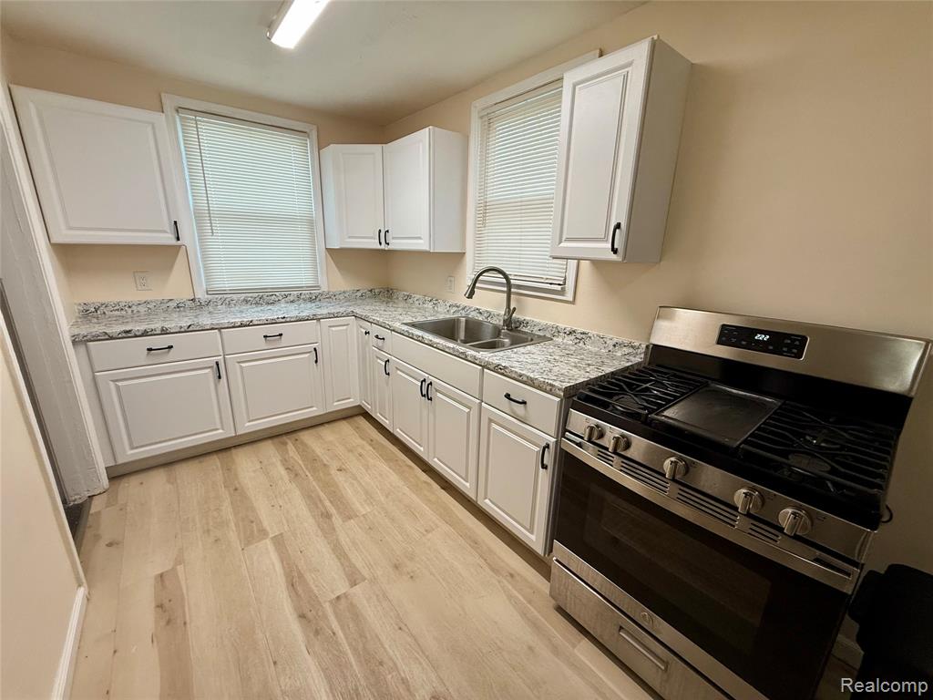 8719 CANYON Street, Grosse Pointe, MI 48236 — Photo 11
