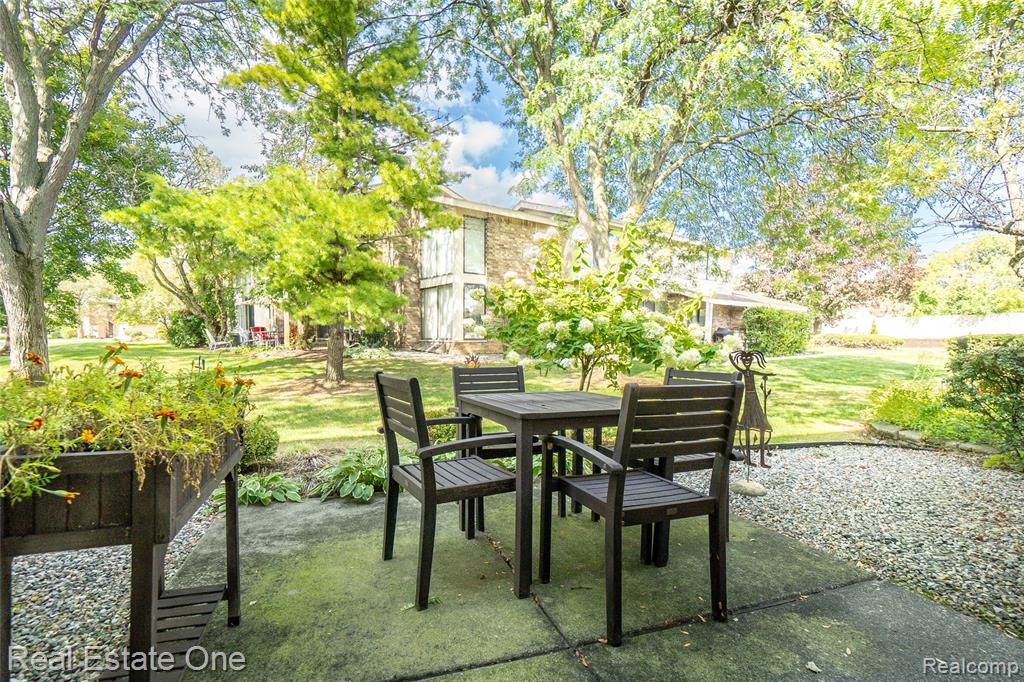 7308 Creek View Circle, West Bloomfield, MI — Photo 6