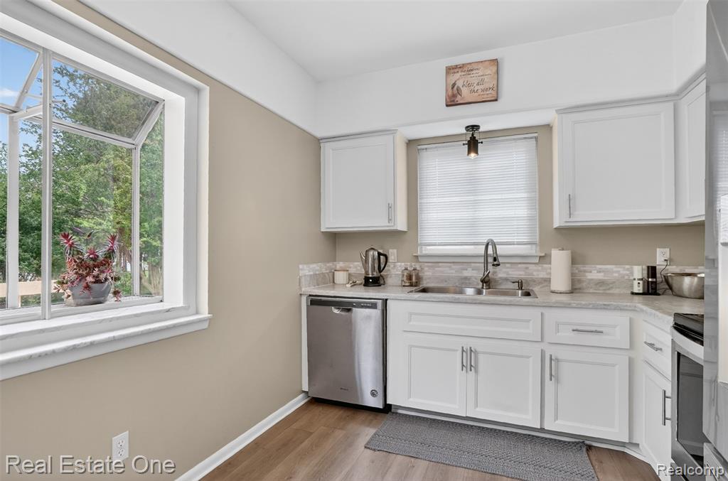 2802 Costa Mesa Road, Waterford, MI 48329 — Photo 11