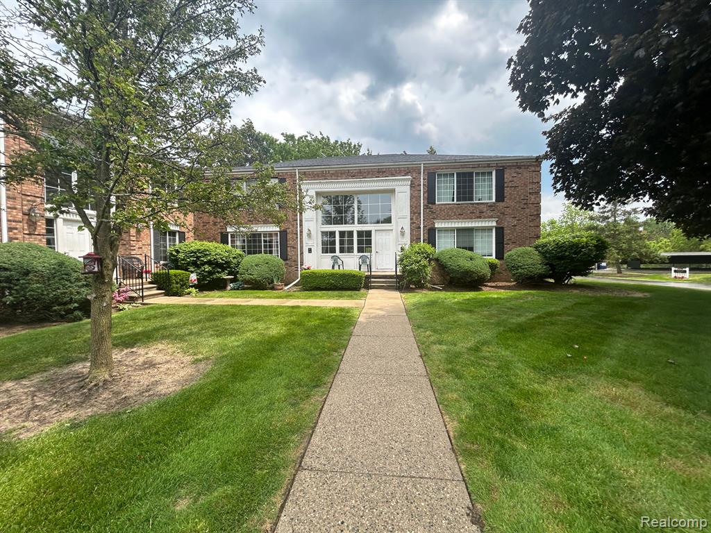 595 E FOX HILLS Drive, Bloomfield Hills, MI 48304 — Photo 24