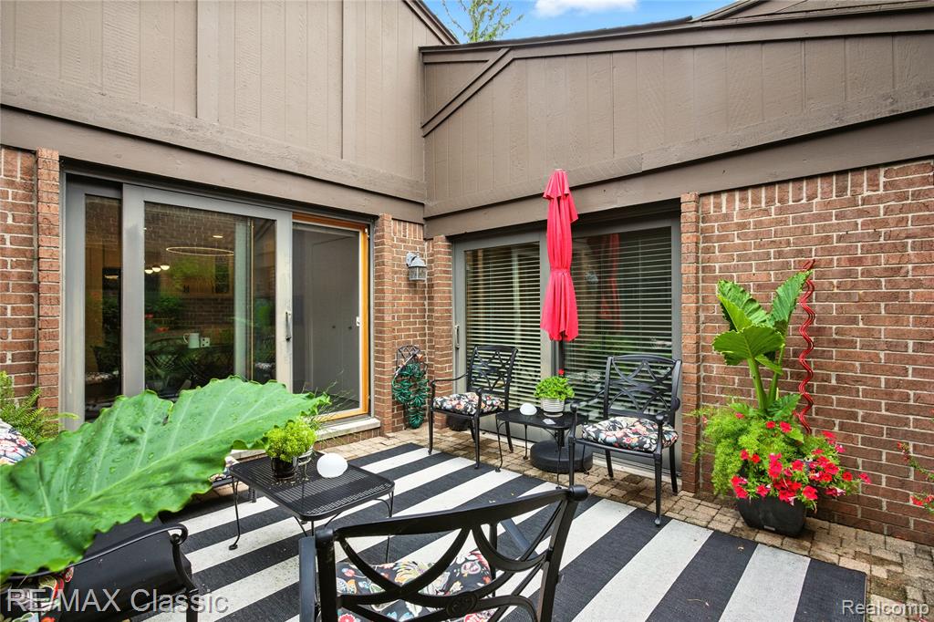 4022 CHABLIS Street, West Bloomfield, MI 48323 — Photo 22