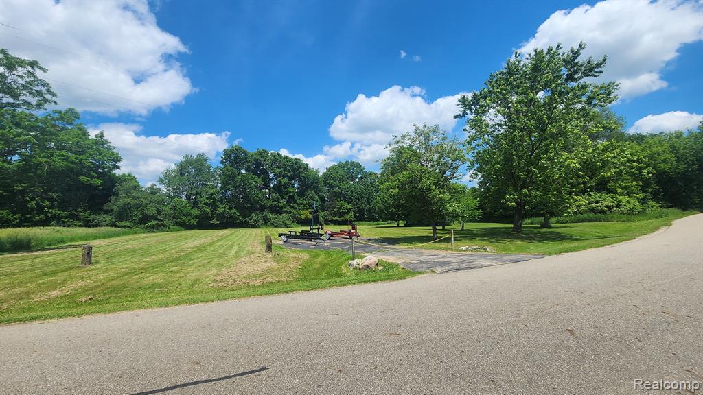 7447 Driftwood Drive, Fenton, MI 48430 — Photo 3