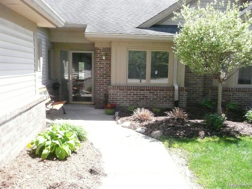 21372 MULBERRY Court, Farmington Hills, MI 48336 — Photo 2