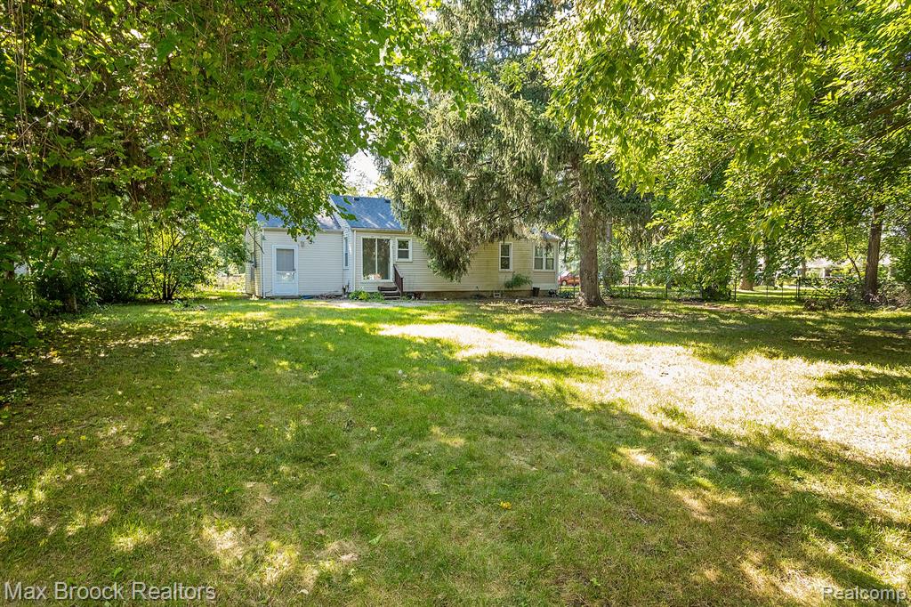 594 ANDRESEN Court, Hazel Park, MI 48030 — Photo 21