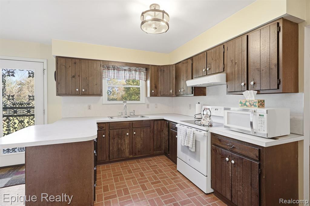 10208 Reid Road, Swartz Creek, MI 48473 — Photo 9