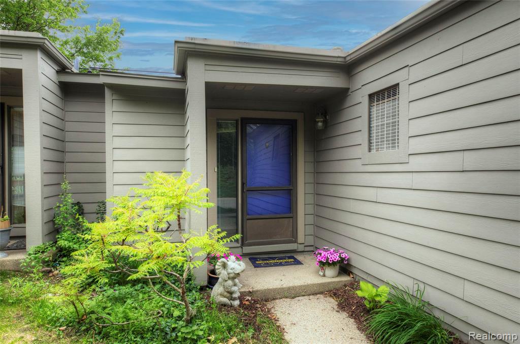 671 Watersedge Drive, Ann Arbor, MI 48105