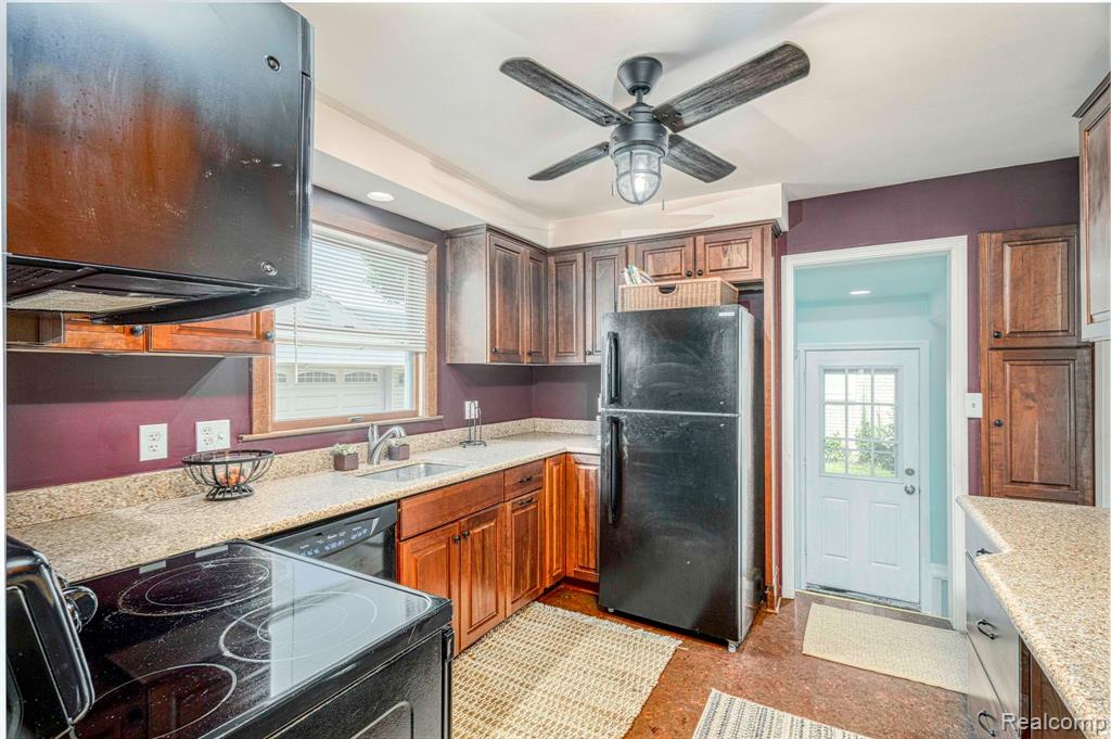 8125 MACKAY, Utica, MI 48317 — Photo 10