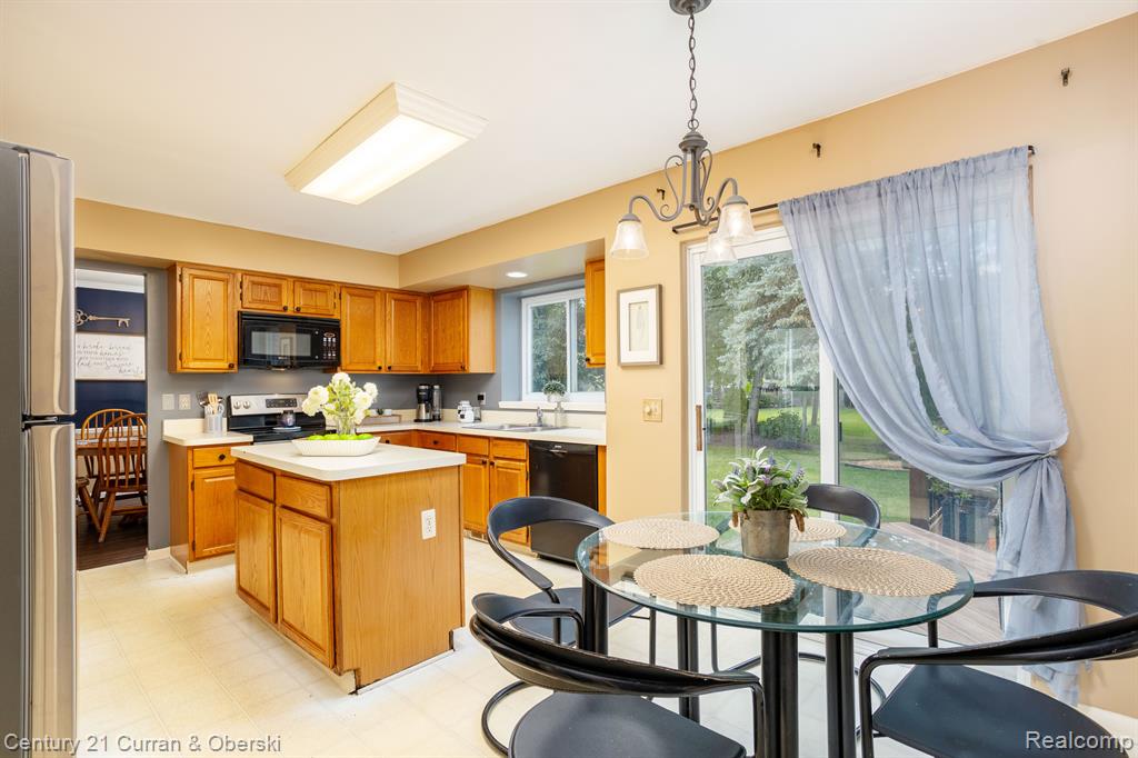 45777 BRYN MAWR Road, Canton, MI 48187 — Photo 9