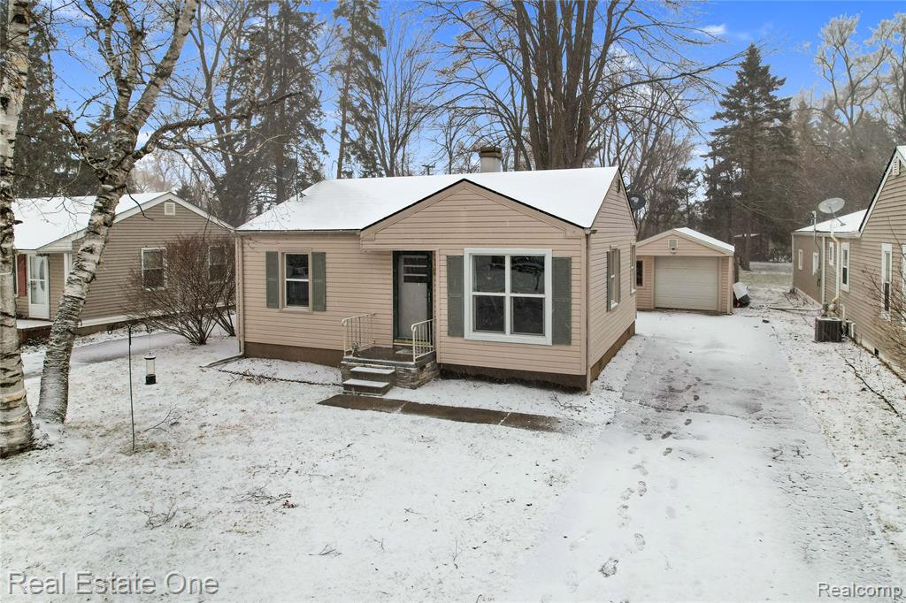 700 Whitney Street, Brighton, MI 48116 — front exterior