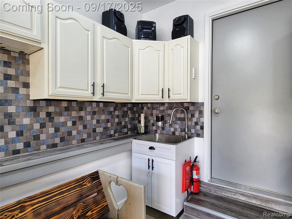 5566 Elmhurst Drive, Trenton, MI 48183 — Photo 39