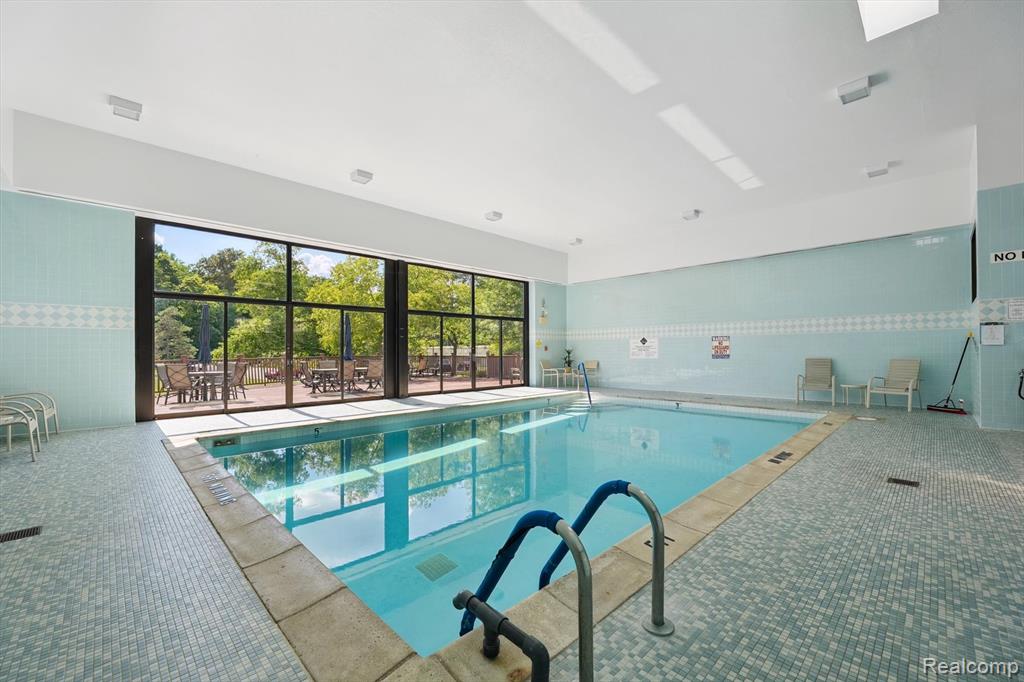 43050 12 Oaks Crescent Drive, 2066, Novi, MI 48377 — Photo 33
