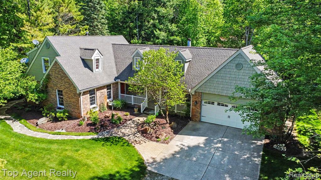 2411 Farmbrook Trail, Oxford, MI 48370 — Photo 32
