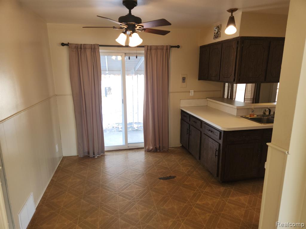 8395 DARLENE Street, Warren, MI 48093 — Photo 12