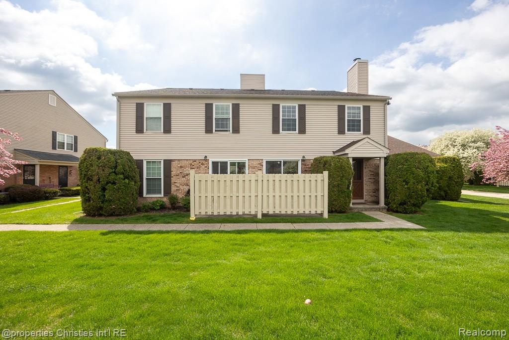 15900 N Franklin Drive, Clinton Twp, MI 48038