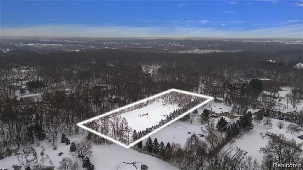 700 W Maple Road, Milford, MI 48381 — Photo 4