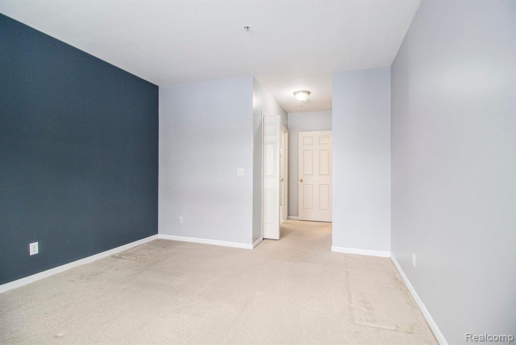 625 VILLAGE Lane, Milford, MI 48381 — Photo 14
