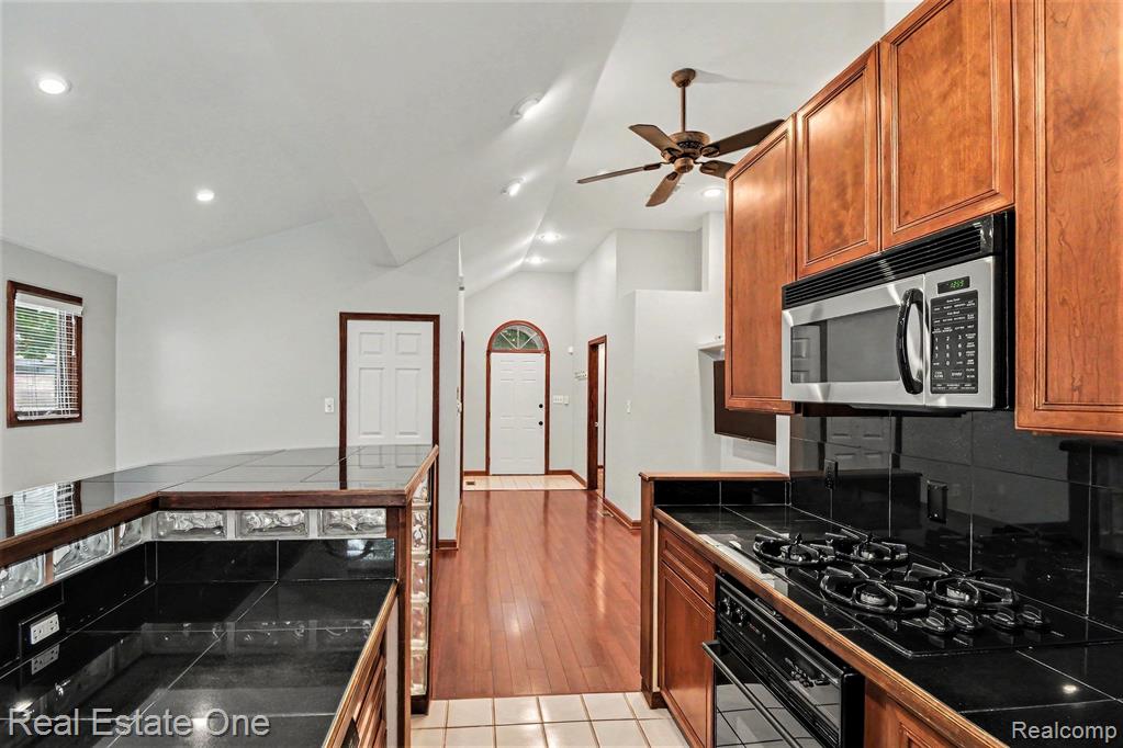 418 Austin Avenue, Royal Oak, MI 48067 — Photo 21