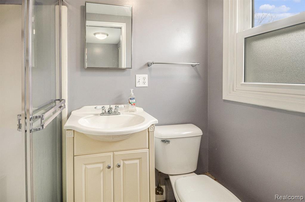 8100 RUSSELL Street, Shelby Twp, MI 48317 — Photo 16