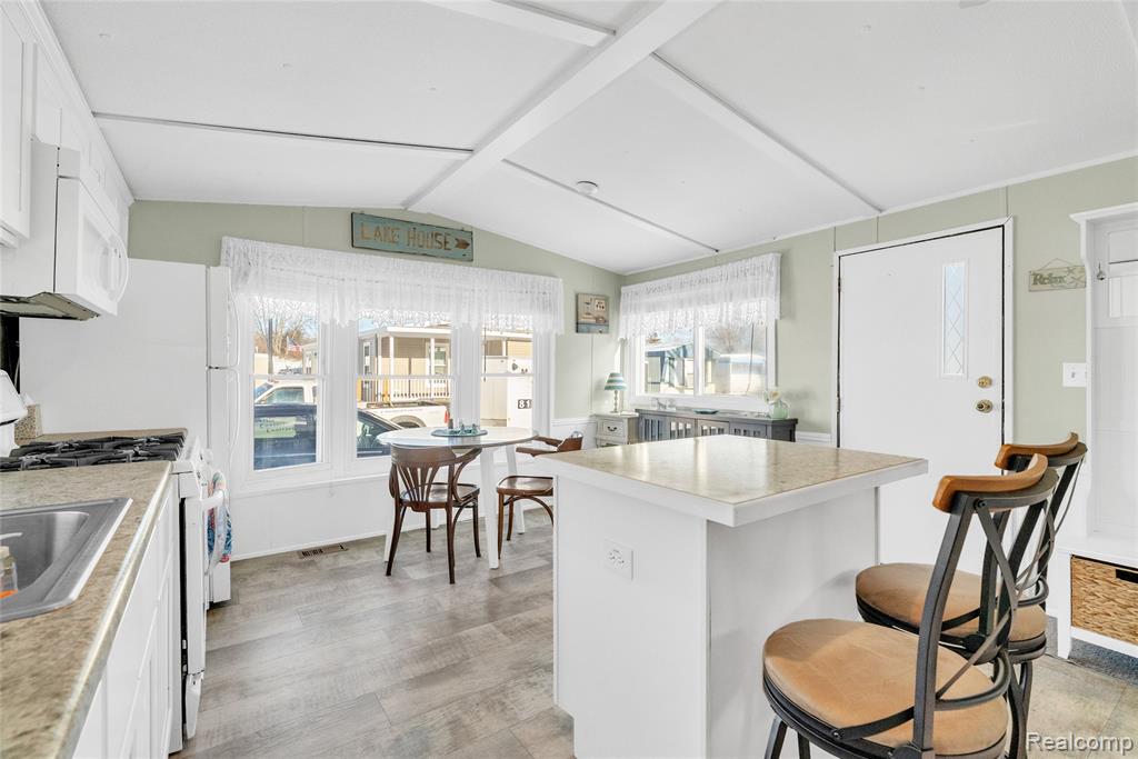 5203 Main Street, 207, Lexington, MI 48450 — Photo 14