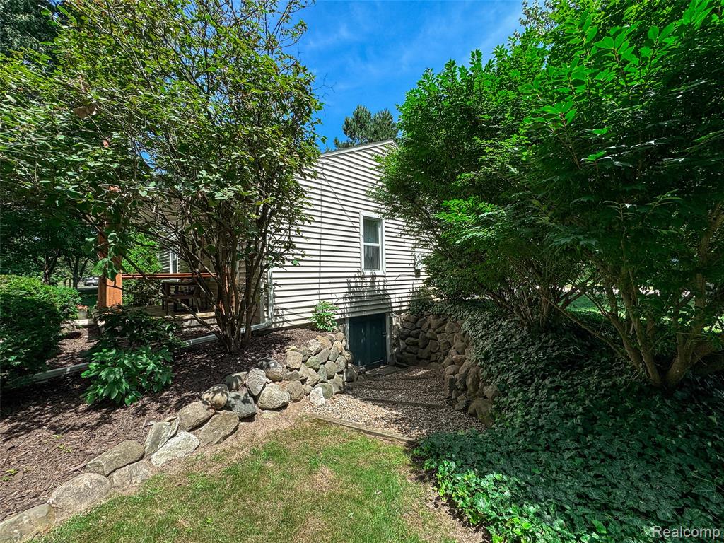 4379 Cedar Avenue, West Bloomfield, MI 48323 — Photo 28