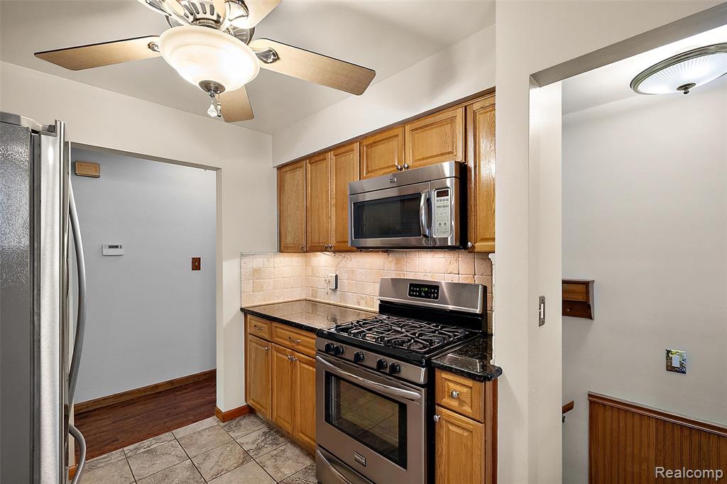 637 S Edgeworth Avenue, Royal Oak, MI 48067 — Photo 3