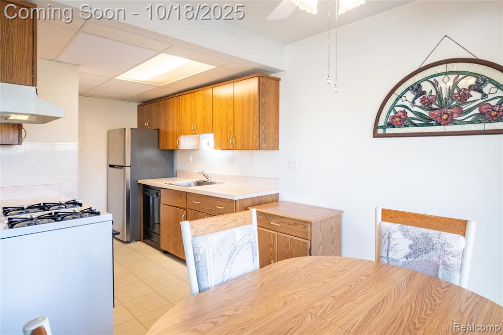 41134 N Woodbury Green Drive, Van Buren, MI 48111 — Photo 10