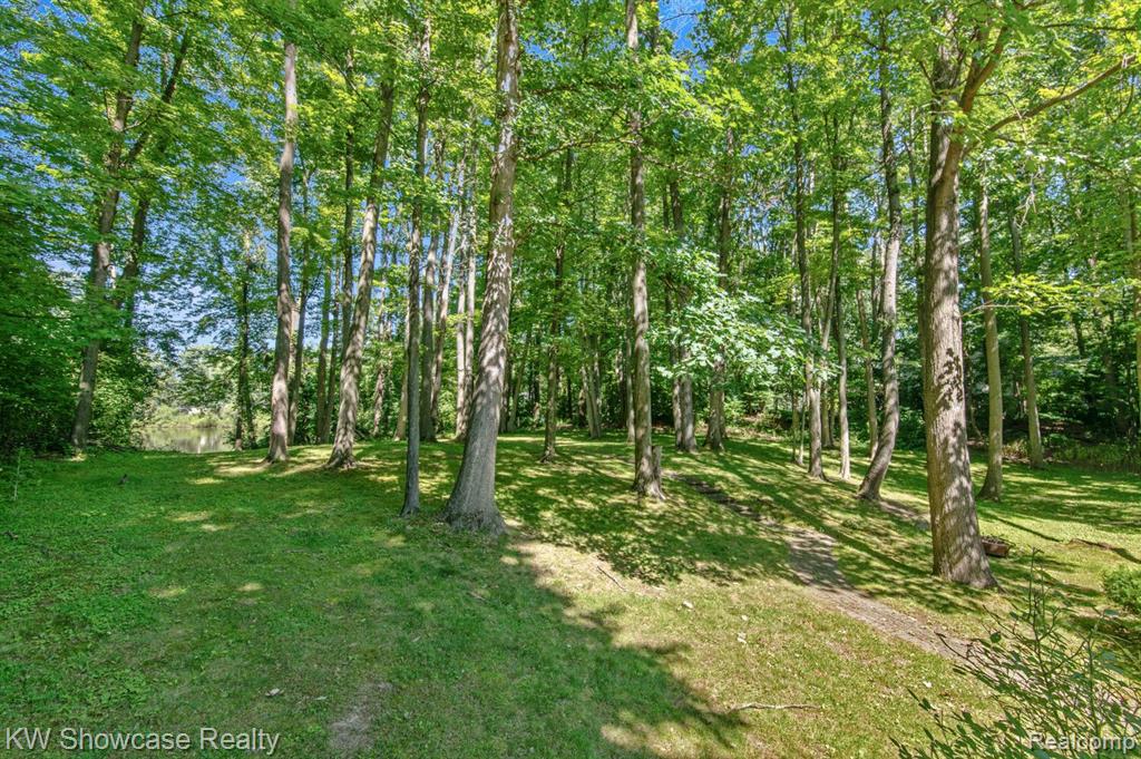 6255 WHISPERING MEADOWS Drive, White Lake, MI 48383 — Photo 57