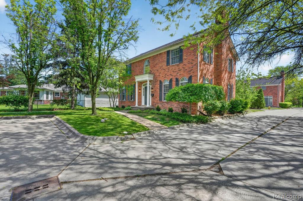 1112 Vernier Road, Grosse Pointe Woods, MI 48236 — Photo 4