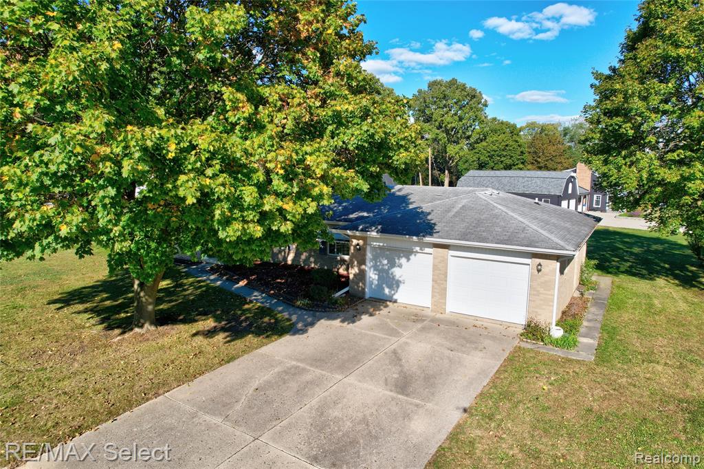 4290 Hedgethorn Circle, Burton, MI 48509 — Photo 59