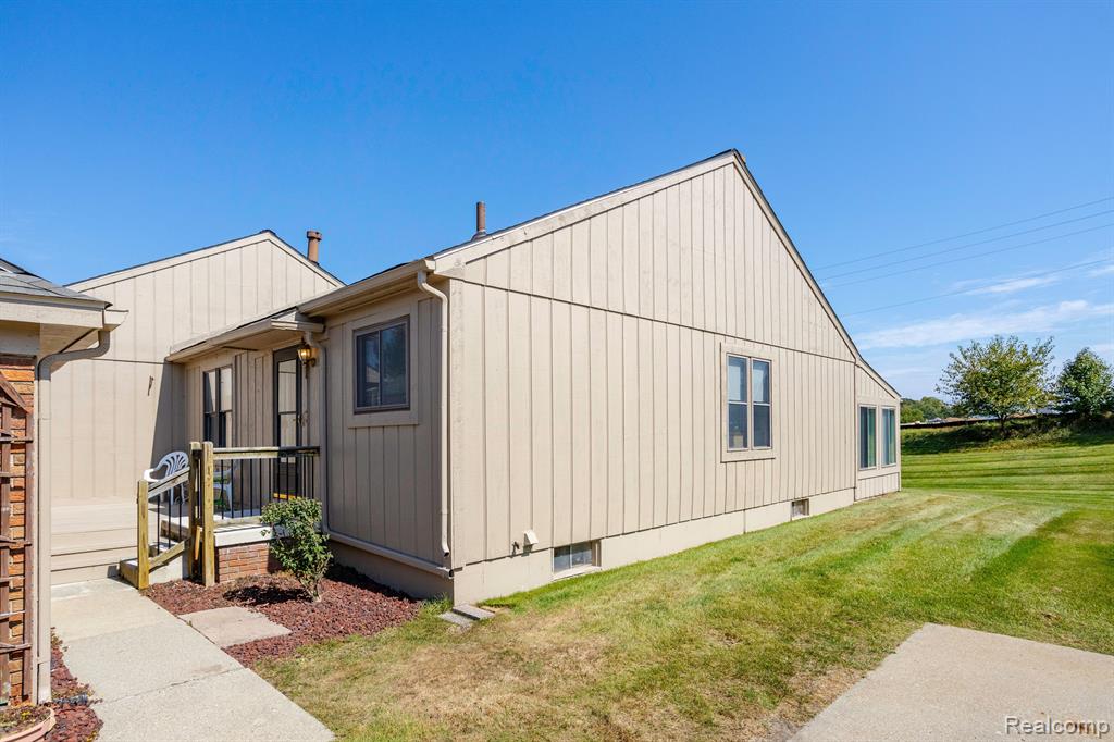 9871 Cambridge Court, South Lyon, MI 48178 — Photo 3