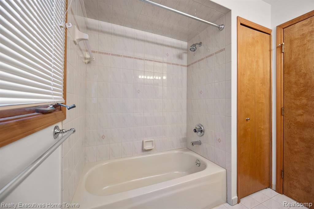 57946 EMERALD, Washington, MI — Photo 23