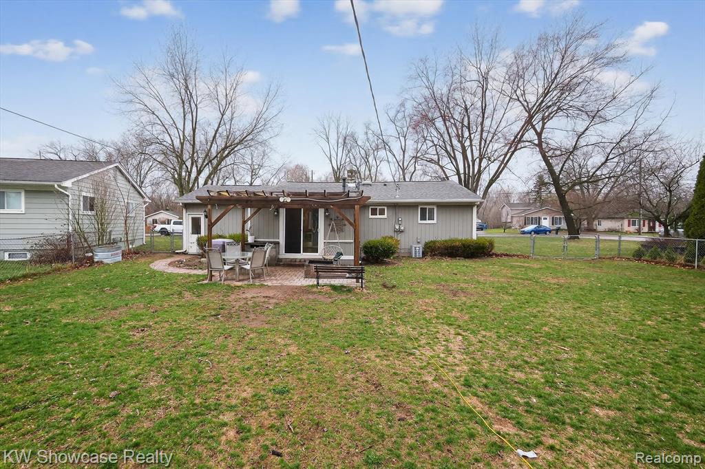 341 Rustic Circle, White Lake, MI — Photo 39