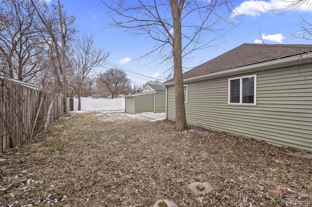970 Henderson Avenue, Waterford, MI 48328 — Photo 22