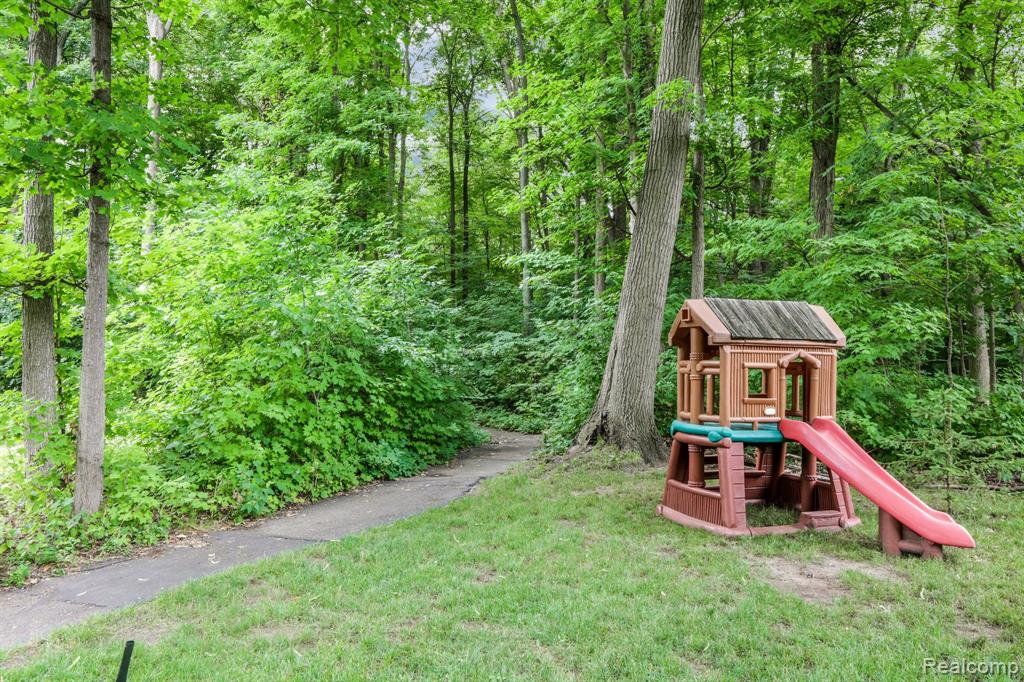 48124 LIBERTY Drive, Shelby Twp, MI 48315 — Photo 38