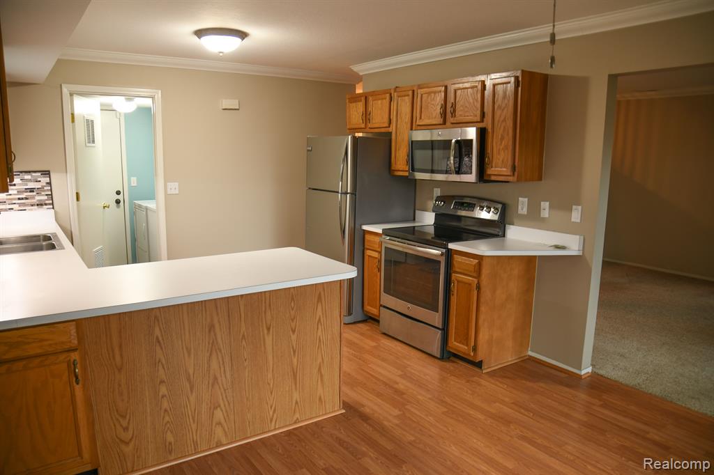 22450 SILVER CREEK Drive, Woodhaven, MI 48183 — Photo 7