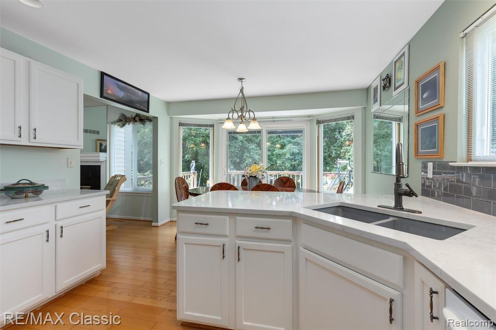 7671 Vamoco Drive, Waterford, MI 48327 — Photo 8